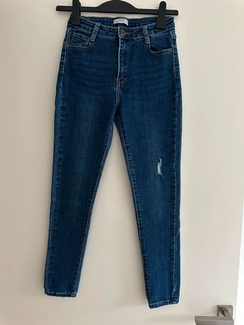 Jean skinny taille haute bleu classique avec effet légèrement usé – Miss Bon