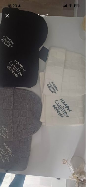 Lot ensemble bonnet écharpe