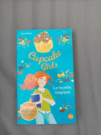 Joli livre Cupcake girls neuf
