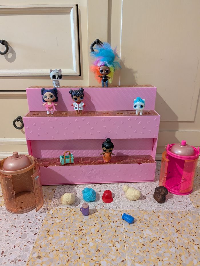 Lot poupées lol podium et accessoires