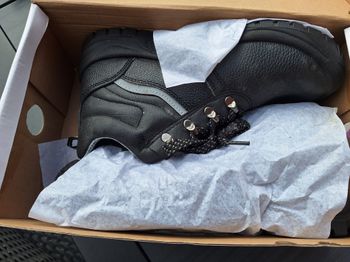 Chaussures de sécurité basses neuves pointure 43