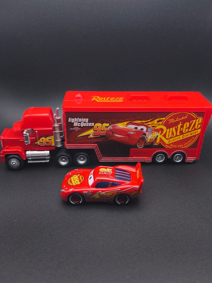 Camion Cars Flash McQueen - photo numéro 2