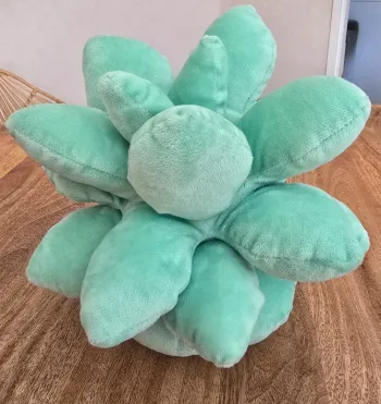 Peluche décorative plante verte