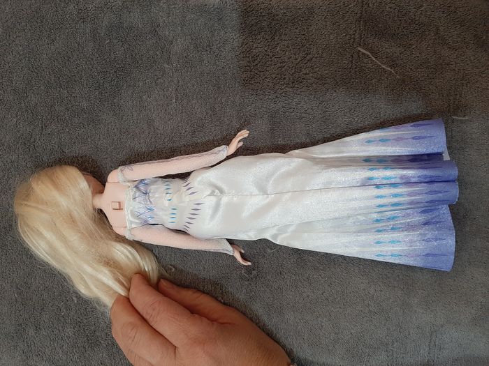 Poupée Elsa qui chante - photo numéro 2