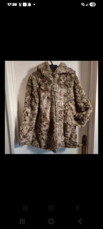veste fourrure Pull & Bear fourrure taille 36