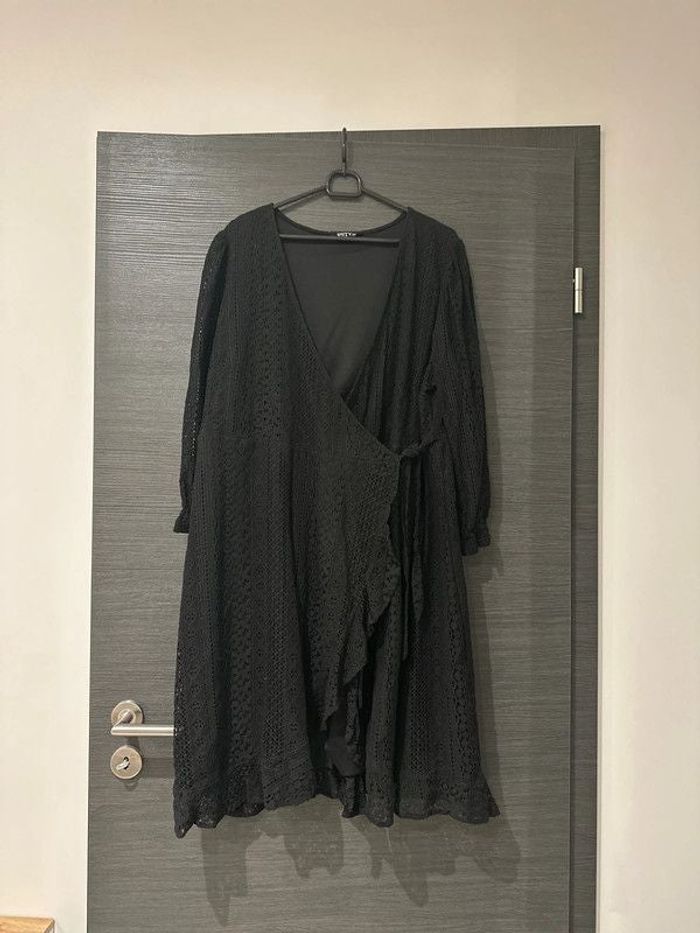 Robe noire cache cœur