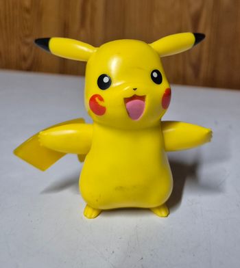 jeu interactif my partner pikachu de BANDAI figurine