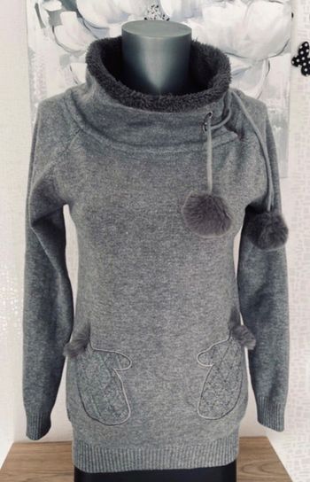 Joli pull tricot taille 16 ans excellent état