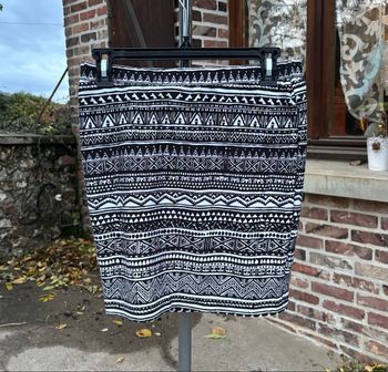 🖤 Jupe moulante à motifs noir et blanc – Unique21 – Taille 38 (M)