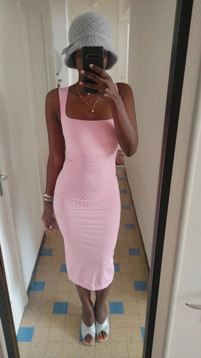 Robe gaine décolleté moulante - photo numéro 2