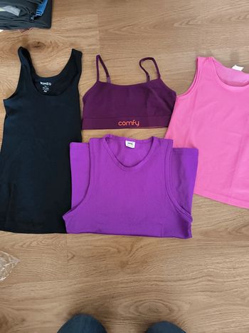 Lot de top taille xs et s neuf