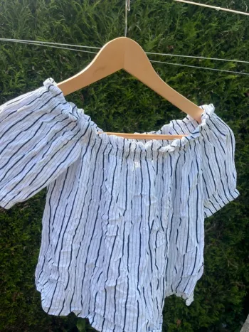 blouse épaule dénuder à rayures bershka