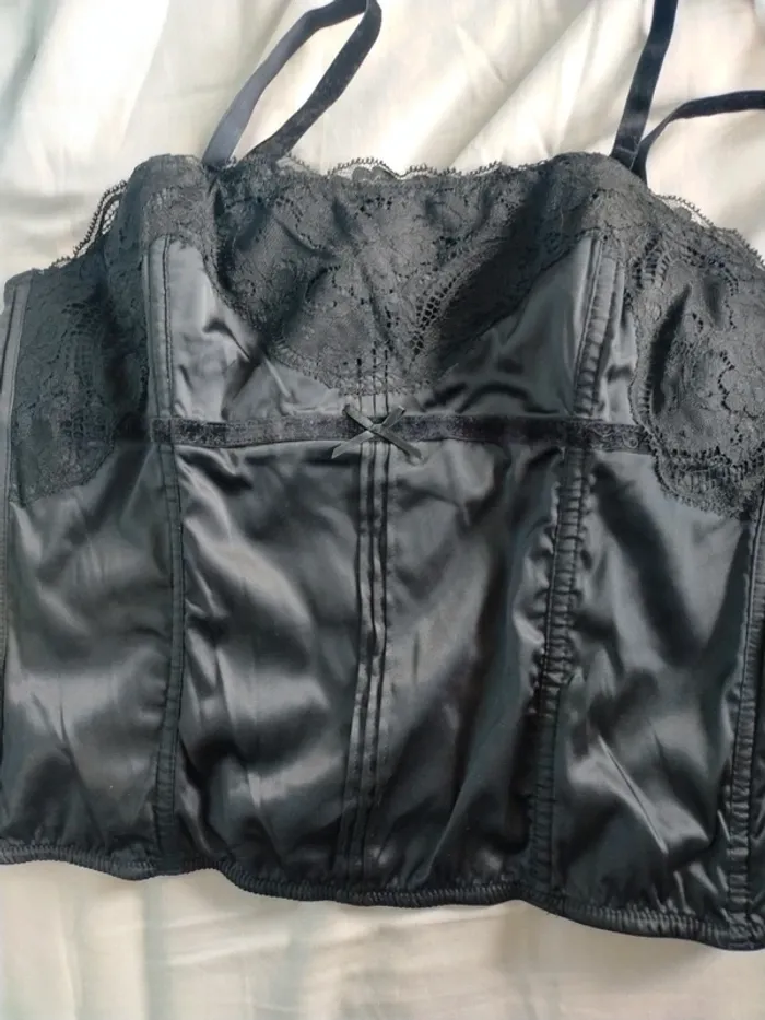 Joli bustier caraco