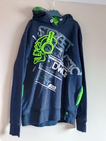 Pull noir à capuche C&A Taille 16 ans