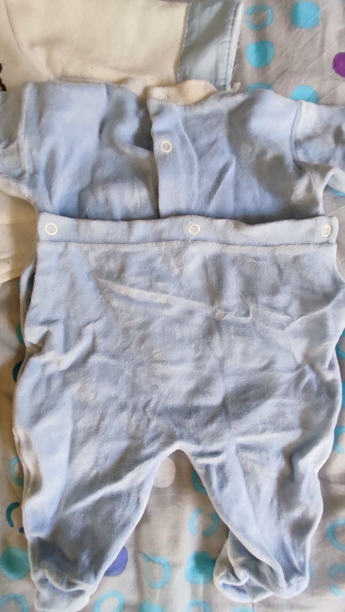 Lot pyjama une pièce velours/veste - photo numéro 4