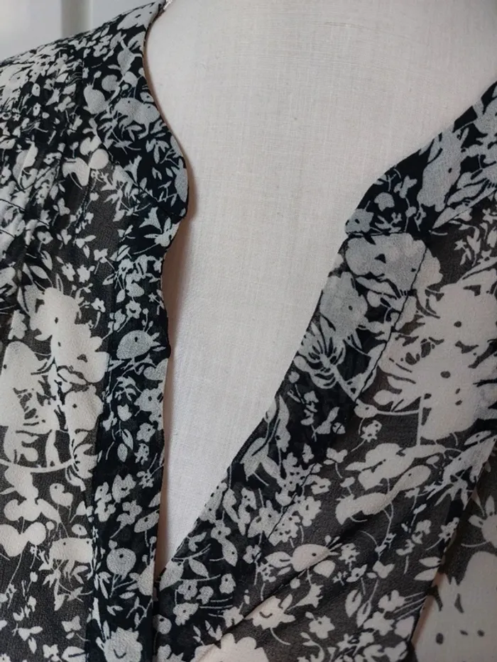 Jolie blouse en voile noire et blanche - photo numéro 2