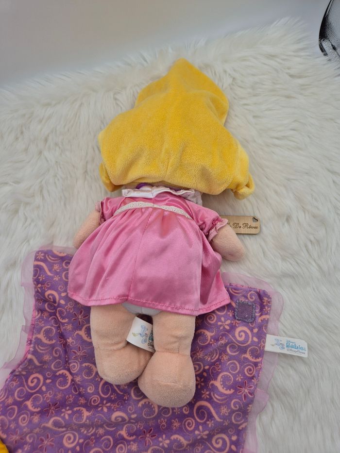 Peluche Doudou Pincesse Bébé Raiponce Disney Babies couverture rose violet - photo numéro 5