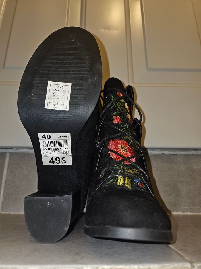 👢 Bottines à talons Miss Liberto – Motifs fleurs – Taille 40 – Talons 8,5 cm - photo numéro 5