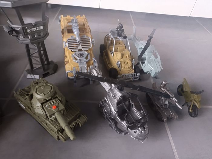 Lot jouets base militaire véhicules - photo numéro 5