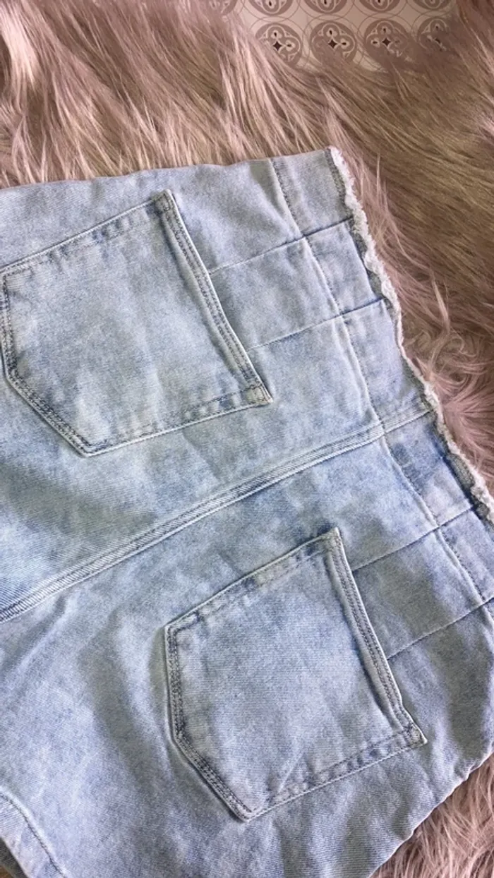 Short en jeans modèle été 2021 taille 40 - photo numéro 6