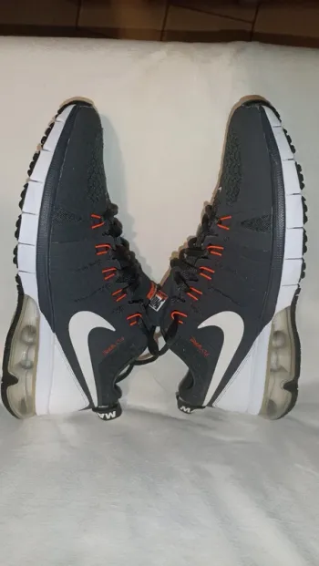 Baskets Nike air Flywire homme T 43