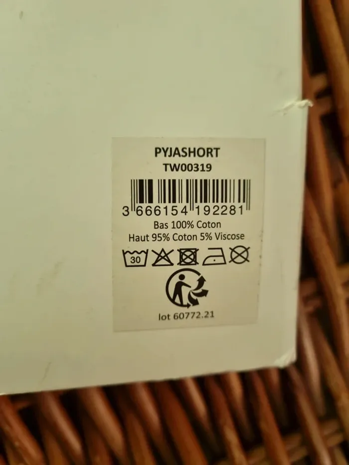 Lot de 2 pyjamas neufs été fille 12 ans - photo numéro 7