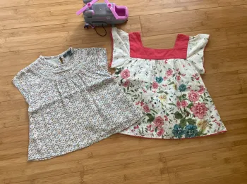 6 ans - Set de 2 blouses manches courtes dont 1 motif type liberty