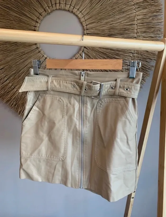 Jupe similicuir beige Bershka - photo numéro 2