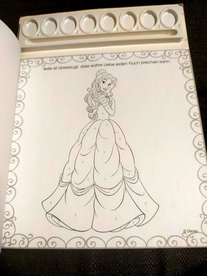 Livre de princesses a peindre ou colorier neuf - photo numéro 2