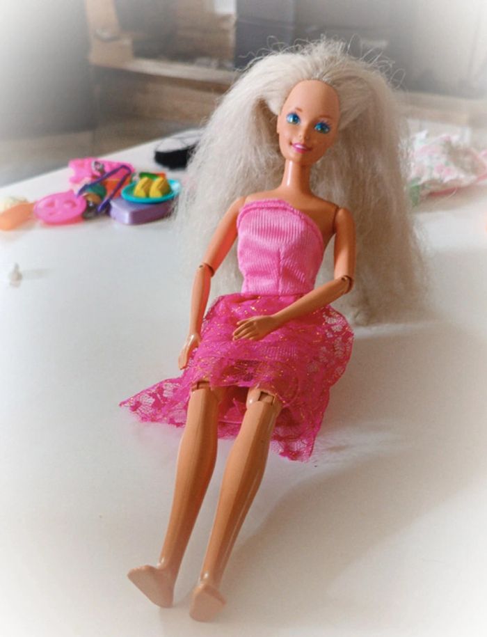 Barbie 1993 mattel poupée doll articulé pieds plat blonde gaufré gymnastique gym gymnaste