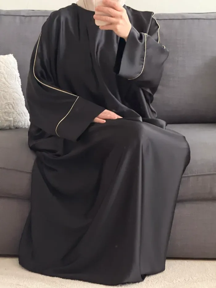 Abaya noire satinée - photo numéro 3