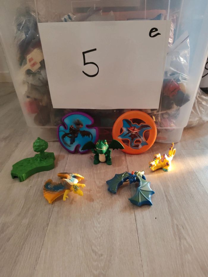 Figurine McDonald's divers dragon