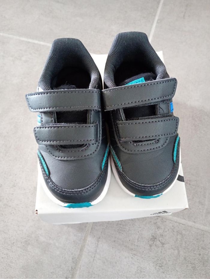 Baskets adidas Bebe taille 22 noires et bleues - photo numéro 3