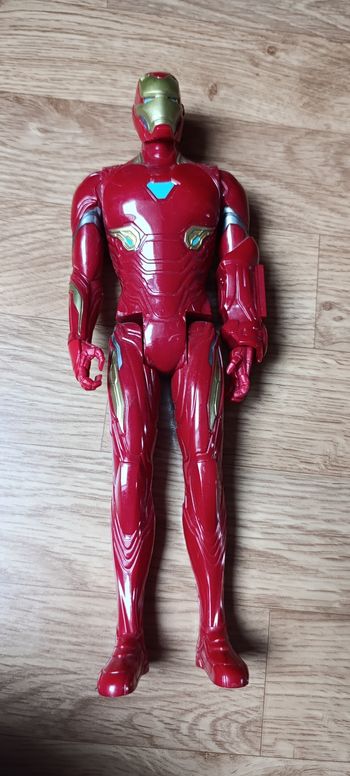 Figurine iron man