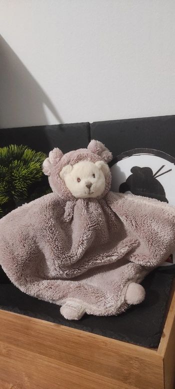 Doudou ours bukoski designe  violine déguisé ours blanc  violet costume déguisement