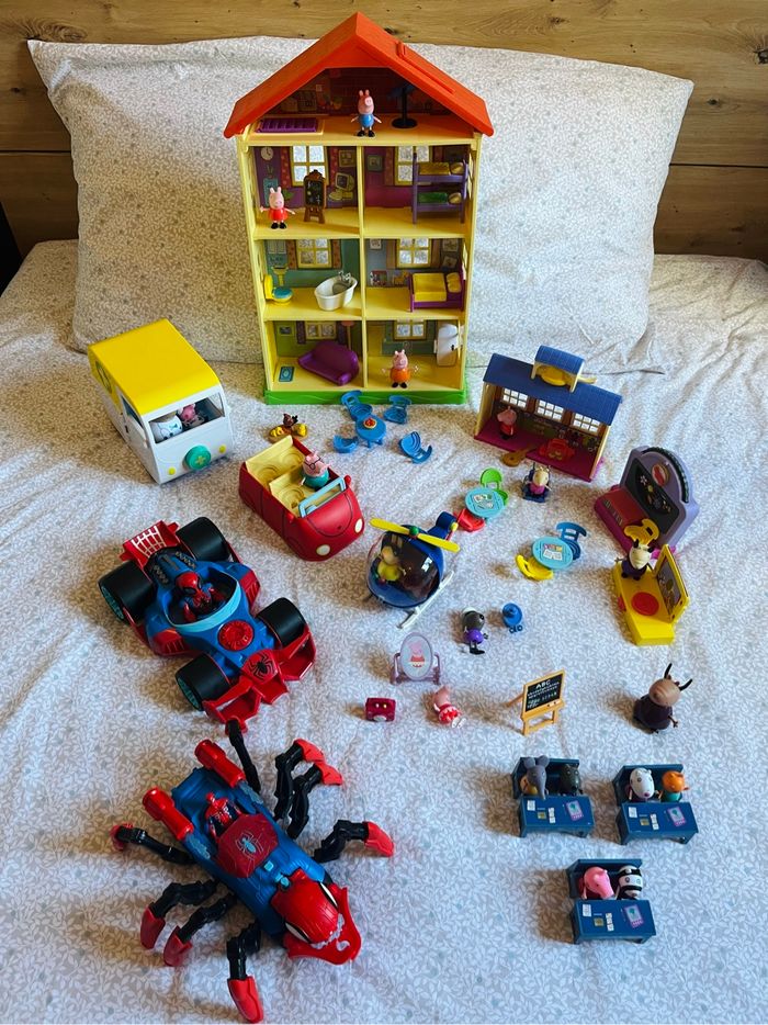 Ensemble Peppa Pig et Spiderman