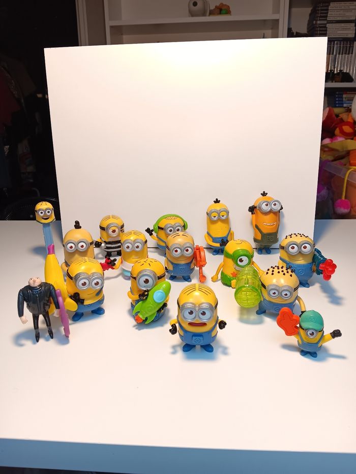 Gros lot 16 grande figurines vintage Moi moche et méchant , les minions 
Taille 11cm pour la plus grande