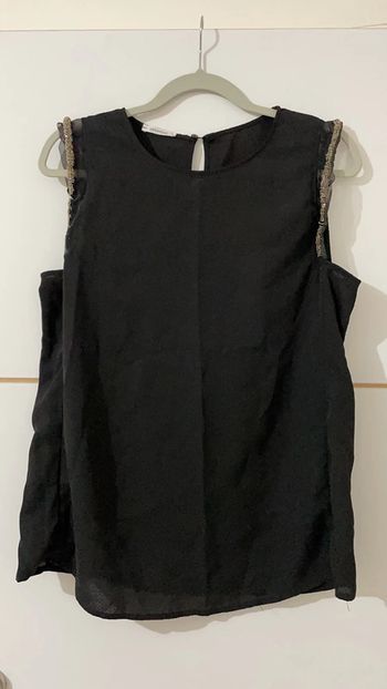 Haut noir avec perles