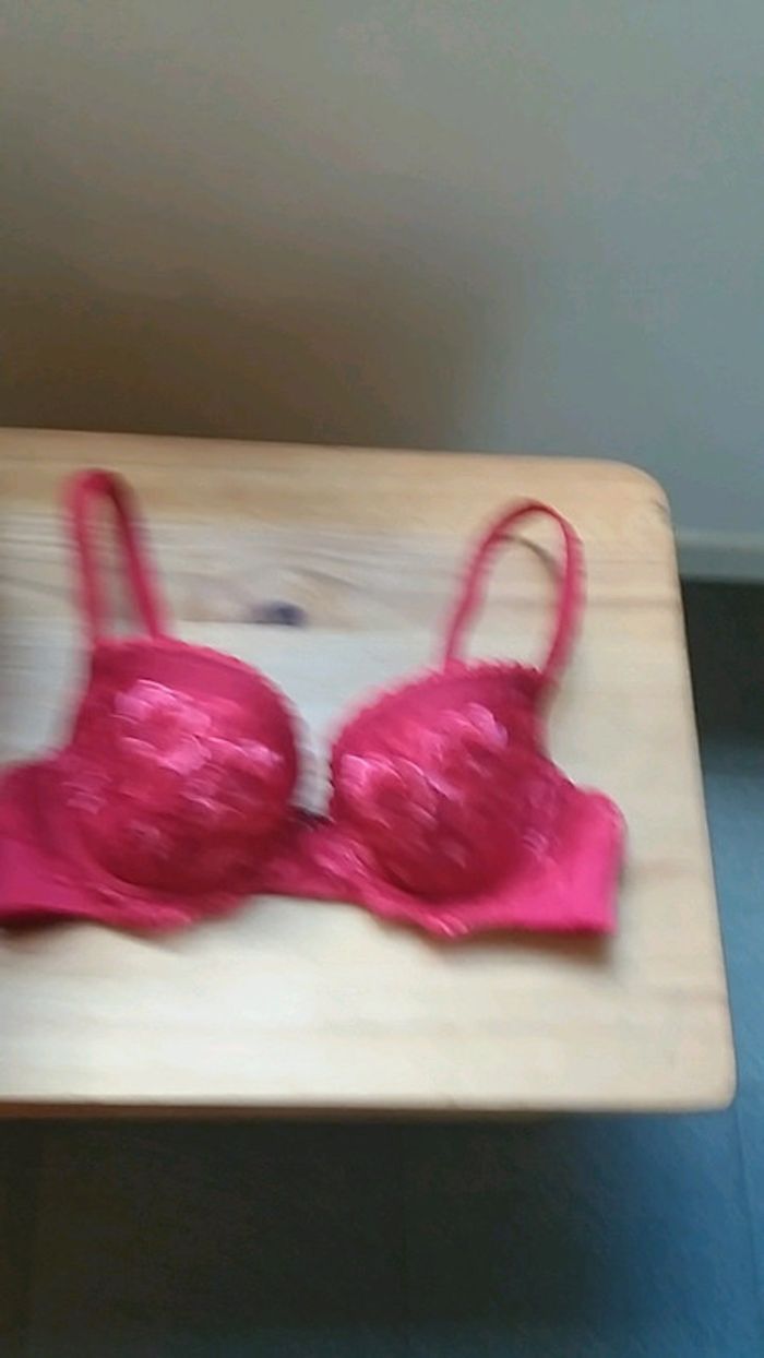 soutien gorge rouge - photo numéro 3