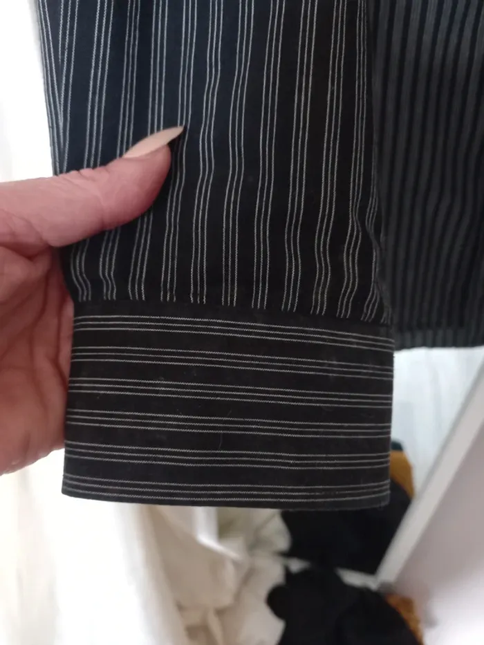 Chemise noire à rayures - photo numéro 3