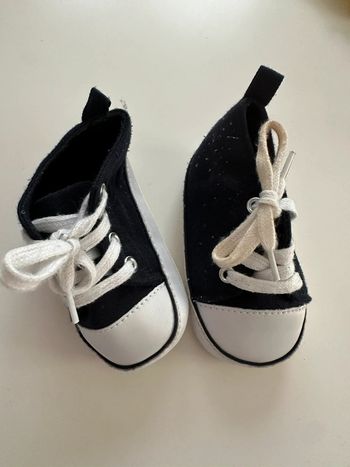Petite chaussure bébé naissance