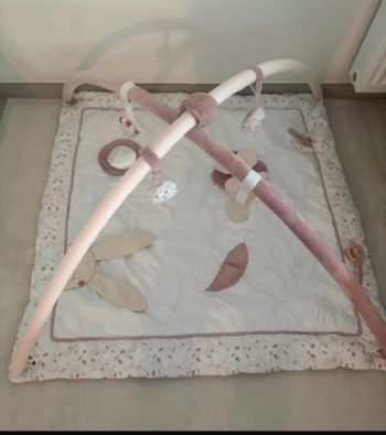 Tapis/arche d’éveil réversible et lavable 