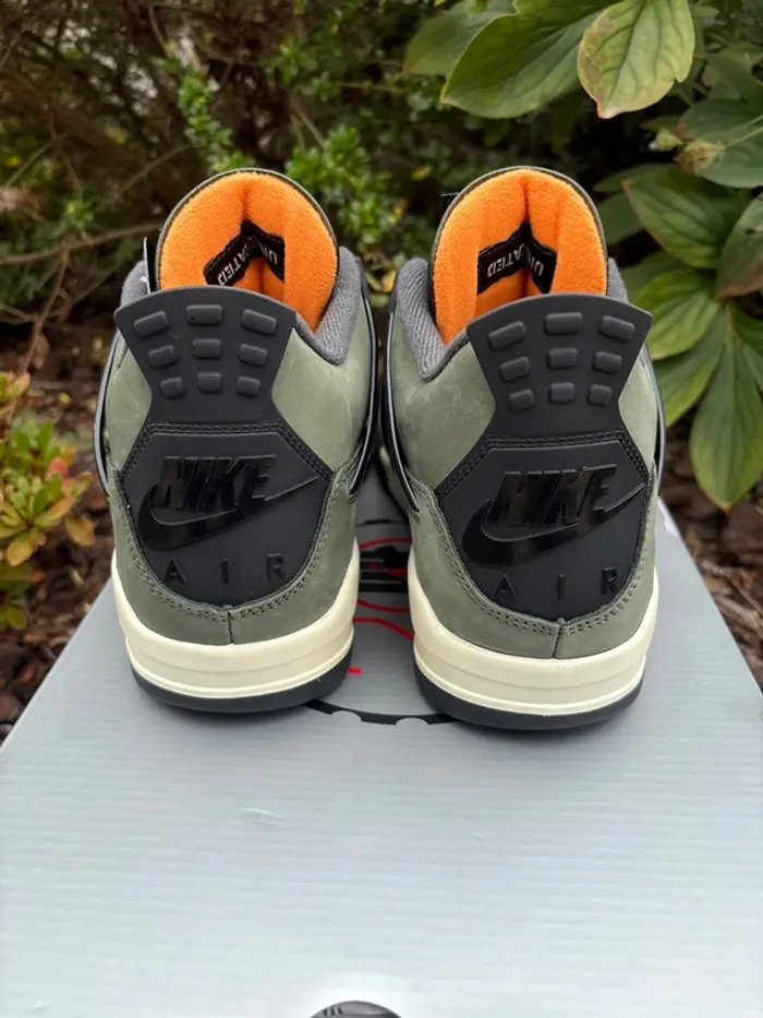 Jordan 4 Undefeated - Taille 43 - - photo numéro 5
