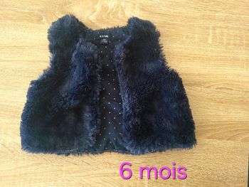 Gilet fourrure bleu marine 6 mois
