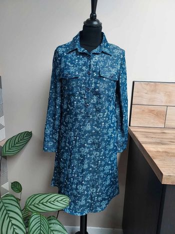 Jolie robe chemise style jean motif fleuri