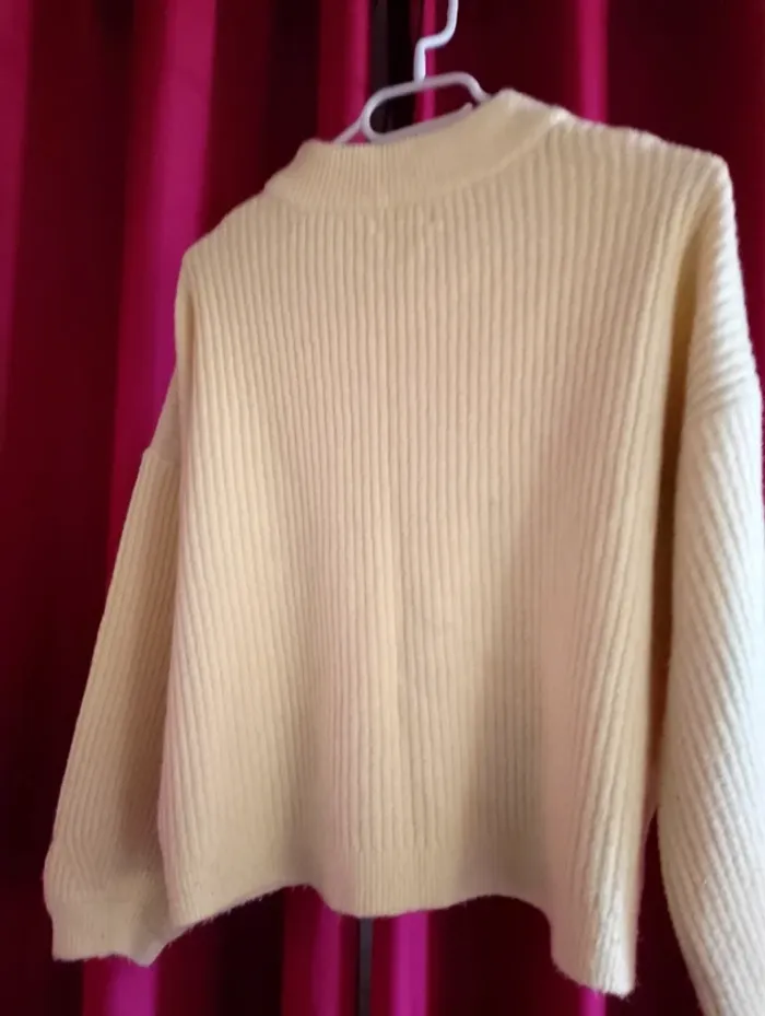 Pull jaune - photo numéro 2
