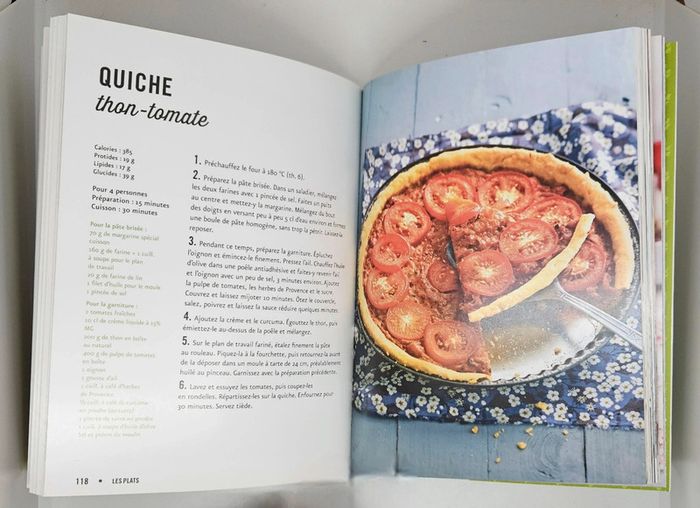 "Cuisine minceur pour les gourmands".
Solar.
192 pages. 
ISBN : 978.2.263.06775.4 - photo numéro 3