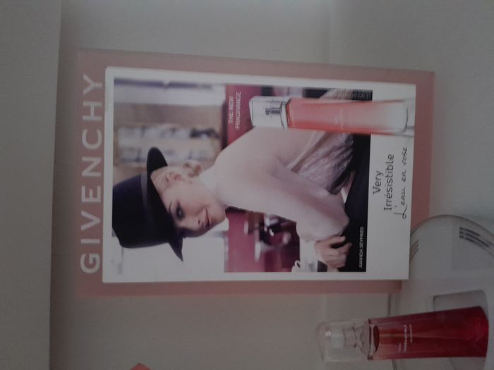 Givenchy Présentoir Parfum - photo numéro 8