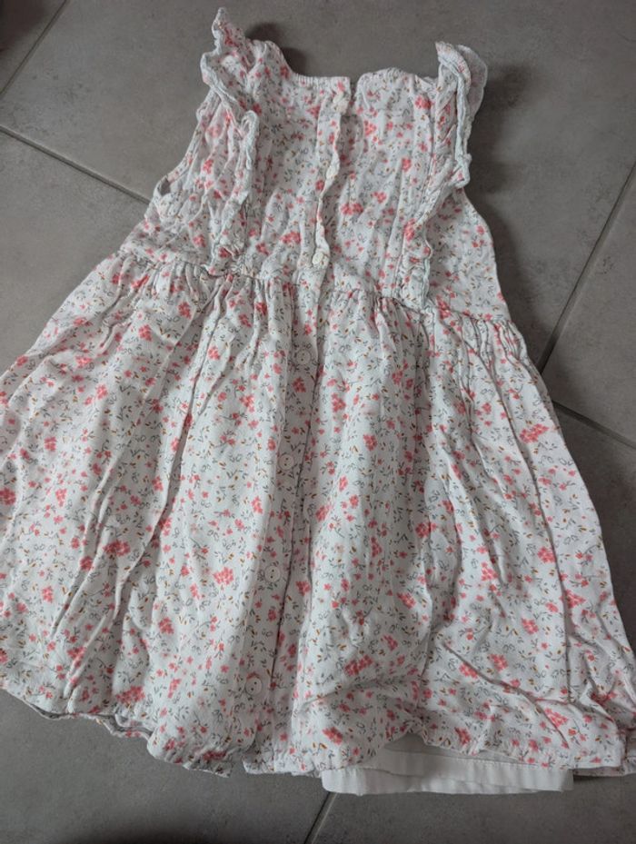 Jolie robe à fleurs doublé - photo numéro 4