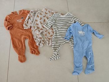 Lot de 4 pyjamas  3 mois